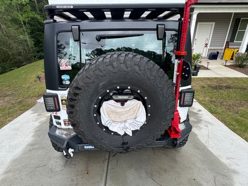 Used 2017 Jeep Wrangler Rubicon w/ Power Convenience Group image 6