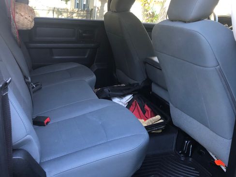 Used 2018 RAM 2500 Tradesman w/ Chrome Appearance Group image 17