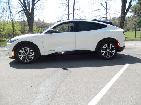 Used 2021 Ford Mustang Mach-E Premium AWD/4WD image 26