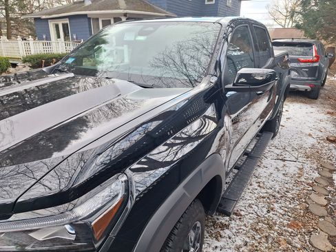 Used 2024 Chevrolet Colorado Z71 w/ LPO, Dark Essentials Package image 15