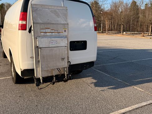 Used 2019 Chevrolet Express 3500 w/ Driver Convenience Package image 5