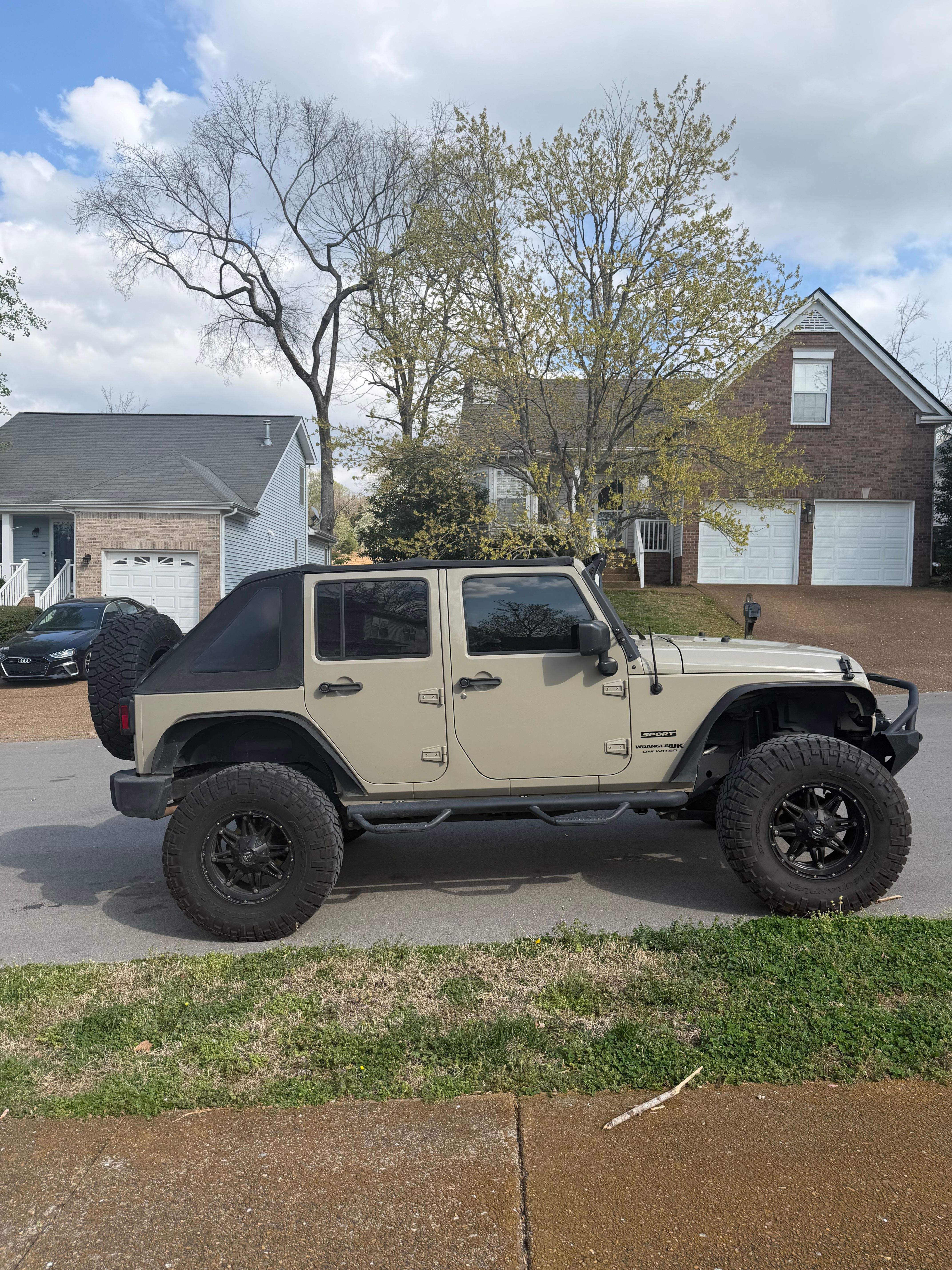 Used 2018 Jeep Wrangler Unlimited Sport w/ Connectivity Group AWD/4WD image 4
