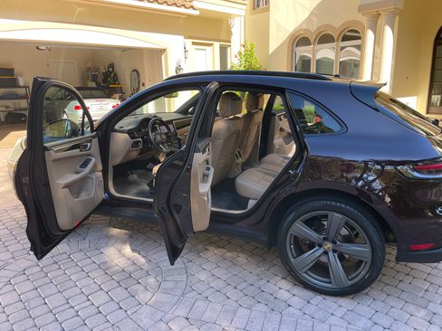 Used 2024 Porsche Macan image 11