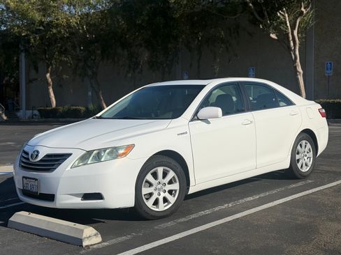 Used 2009 Toyota Camry Hybrid w/ Upgrade Pkg w/ Navigation FWD image 1