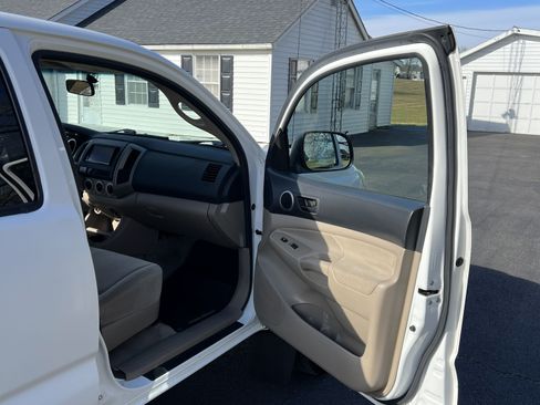 Used 2006 Toyota Tacoma PreRunner image 23