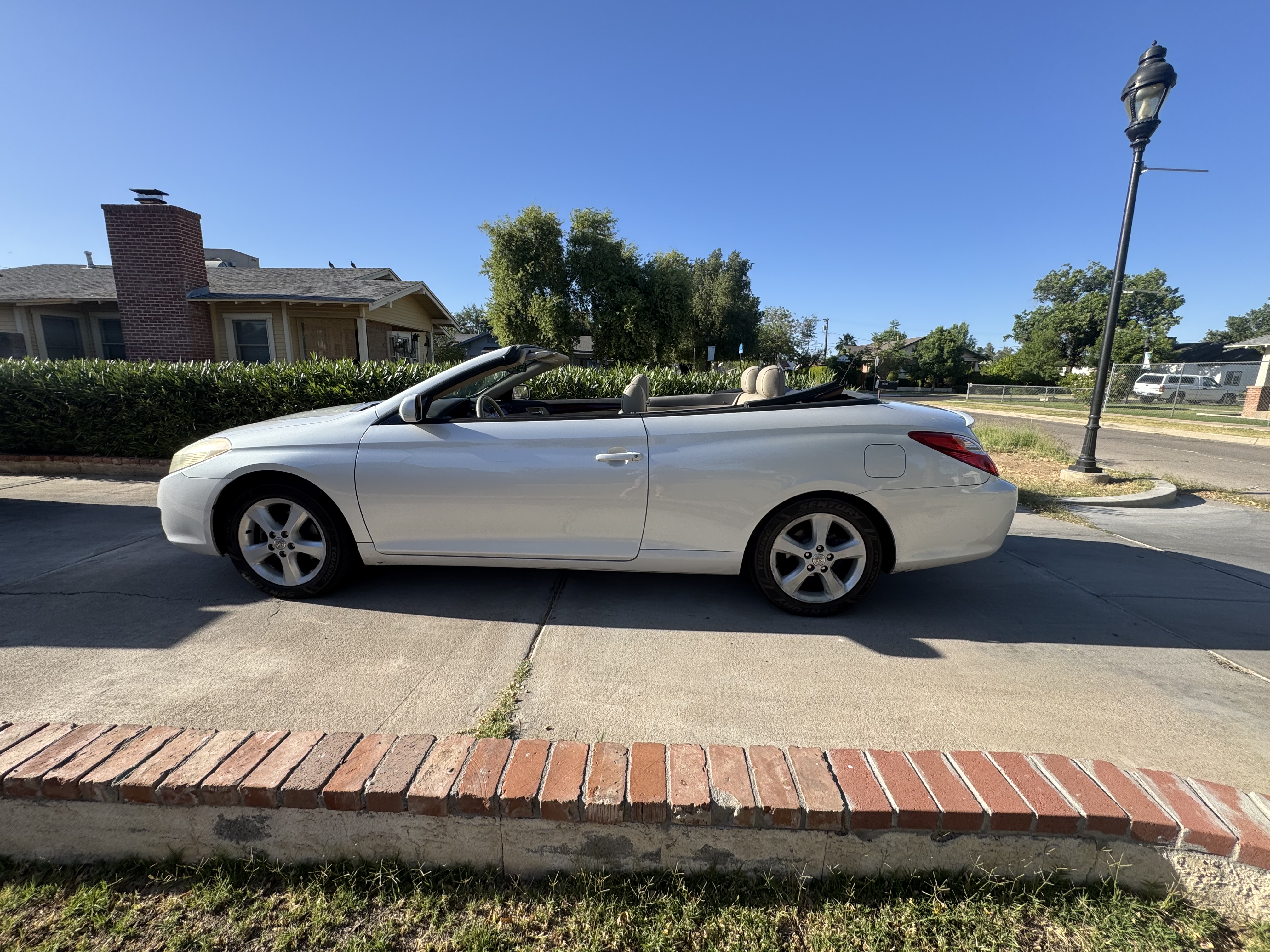 Used 2005 Toyota Solara SLE FWD image 1
