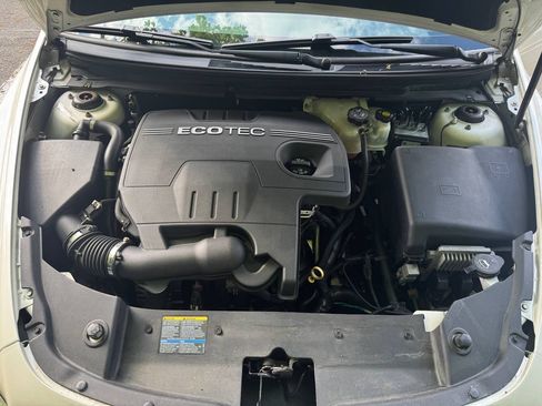 Used 2010 Chevrolet Malibu LT FWD image 16