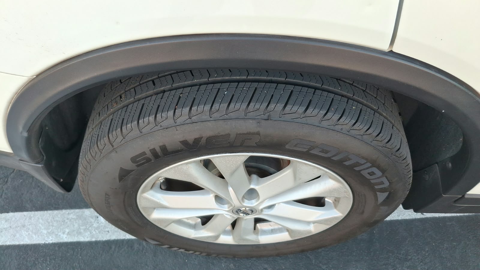 Used 2015 Nissan Rogue SV w/ SV Moonroof Package FWD image 12