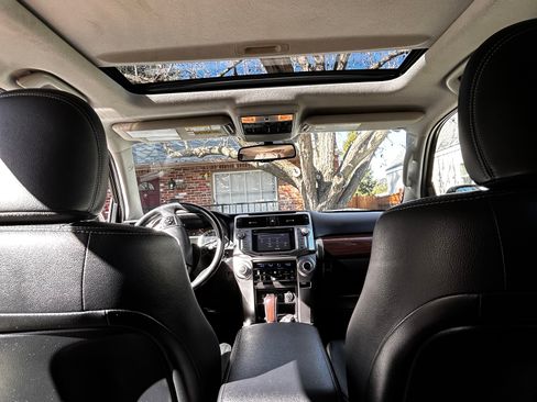 Used 2014 Toyota 4Runner Limited image 18