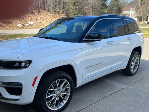 Used 2023 Jeep Grand Cherokee Summit w/ Adv Protech Group IV image 10