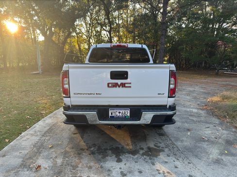 Used 2017 GMC Canyon SLT w/ Driver Alert Package image 4