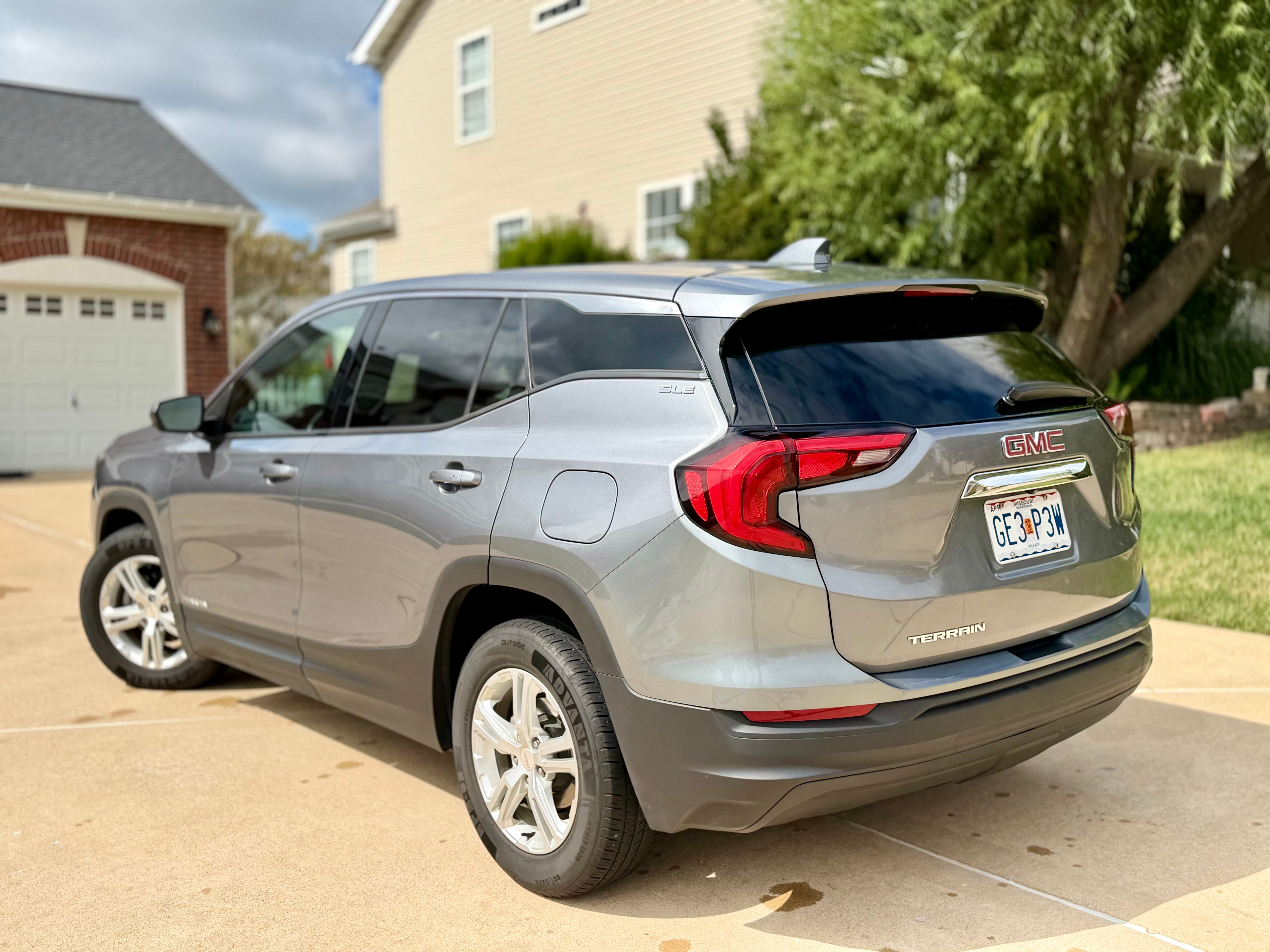 Used 2020 GMC Terrain SLE FWD image 4