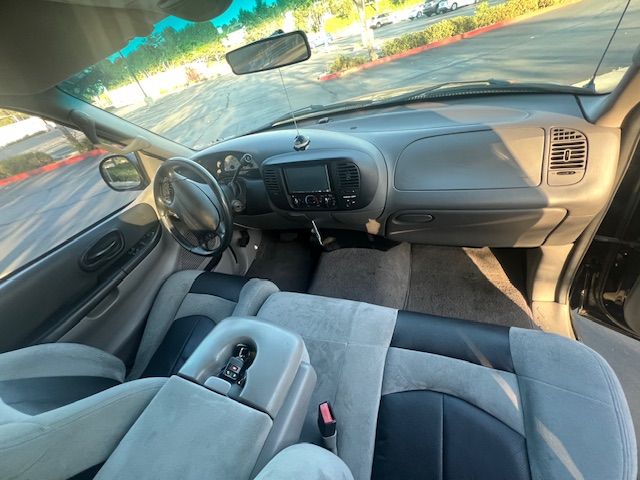 Used 2002 Ford F150 Lightning RWD image 10