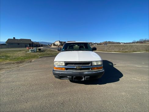 Used 2003 Chevrolet S10 Pickup Pickup 3D 6 ft image 4