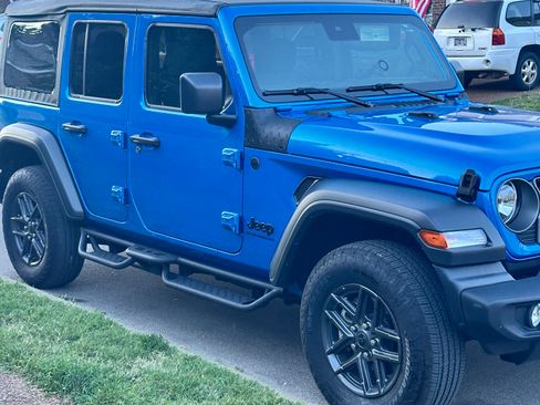 Used 2025 Jeep Wrangler Unlimited Sport image 15