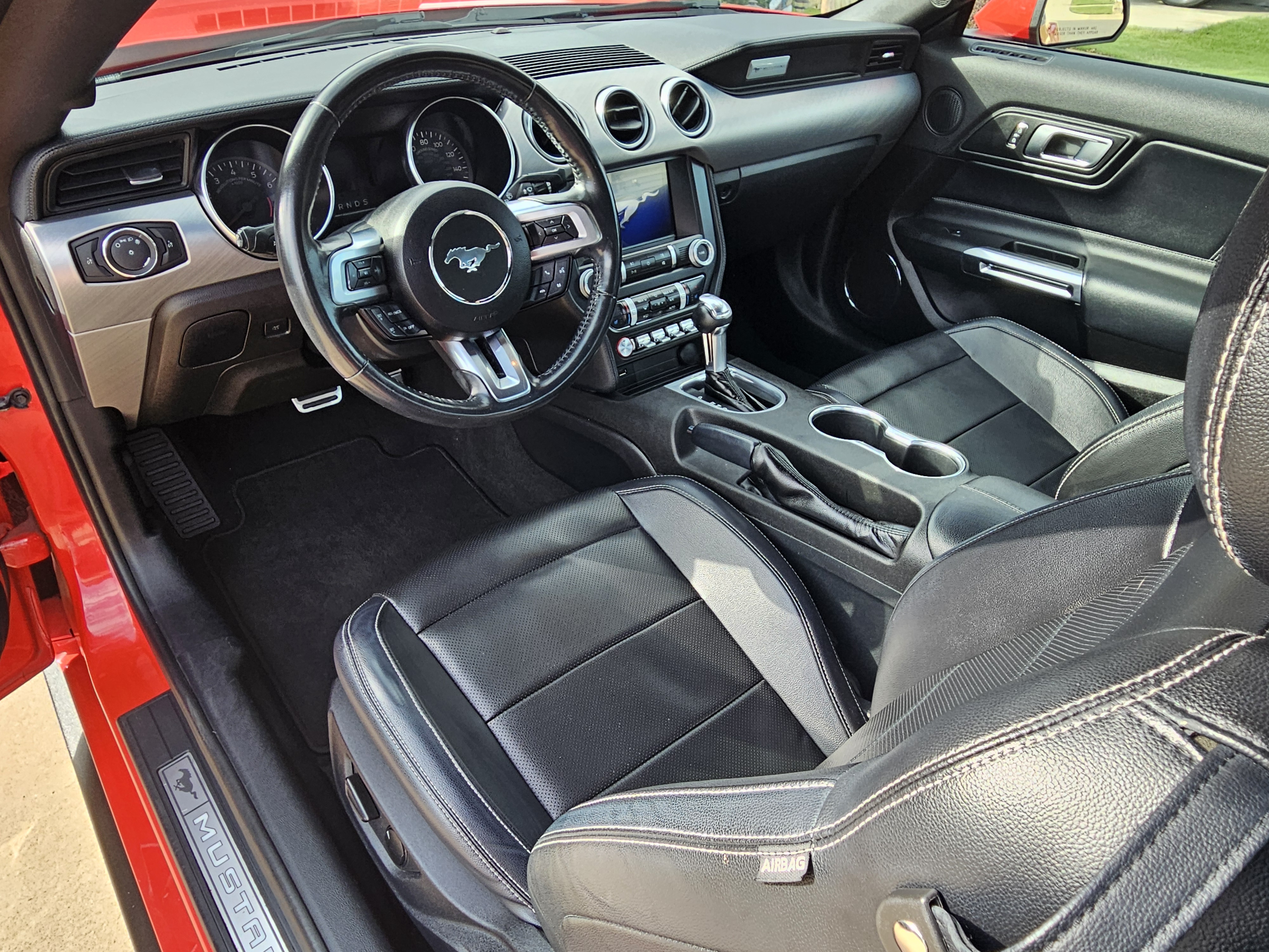 Used 2022 Ford Mustang Premium RWD image 6