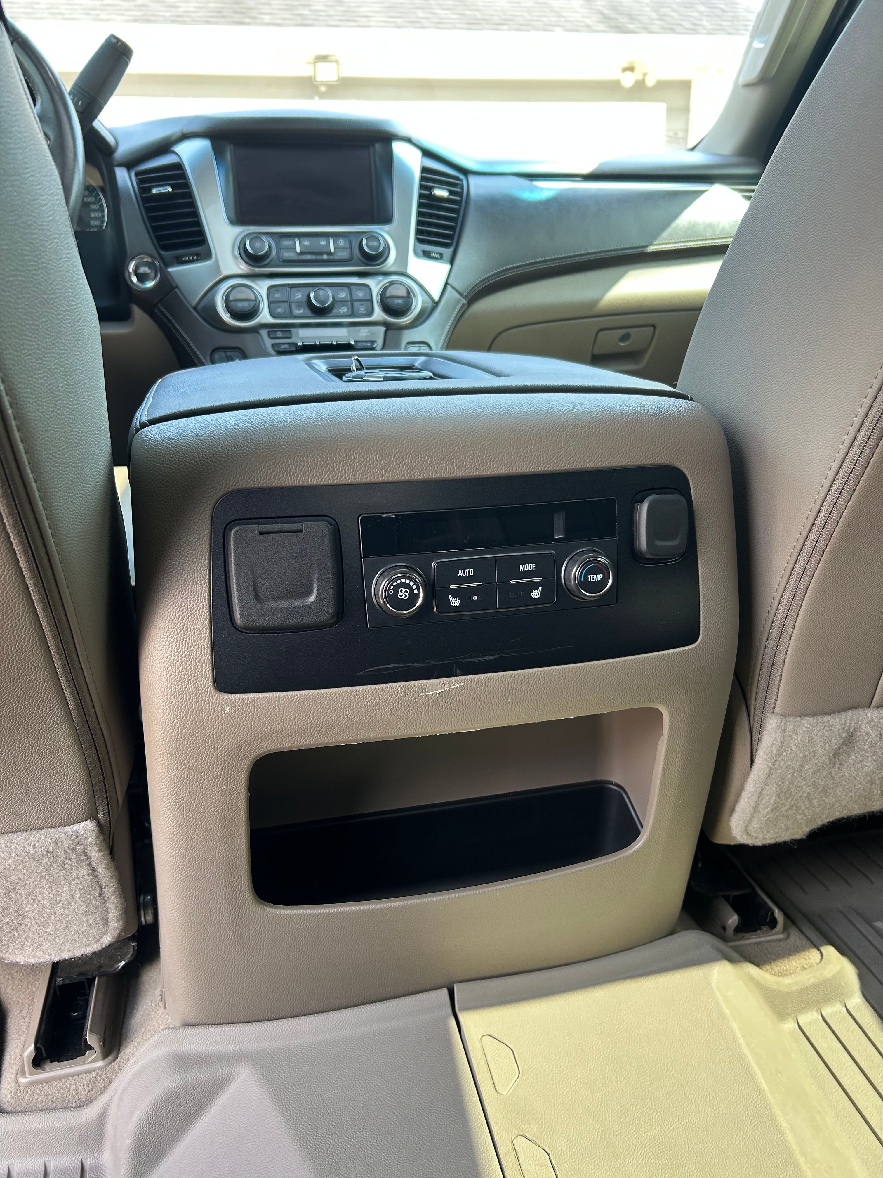 Used 2020 Chevrolet Tahoe LT w/ Luxury Package AWD/4WD image 20