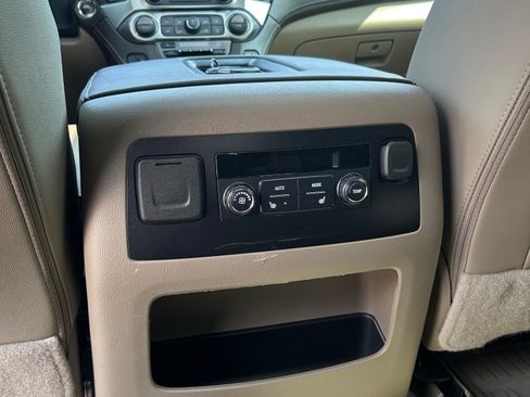 Used 2020 Chevrolet Tahoe LT w/ Luxury Package AWD/4WD image 20