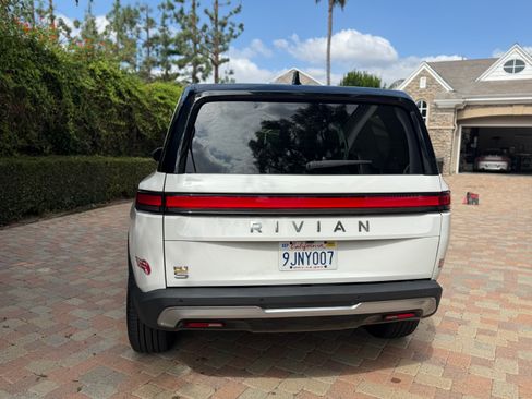 Used 2023 Rivian R1S Adventure image 5
