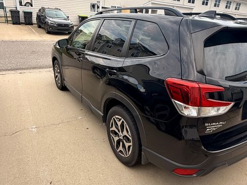 Used 2020 Subaru Forester Premium AWD/4WD image 5