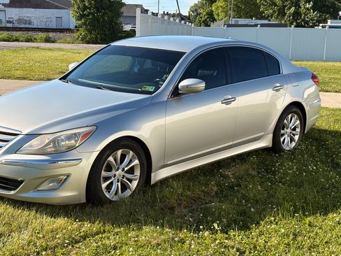 Used 2013 Hyundai Genesis 3.8 RWD image 11