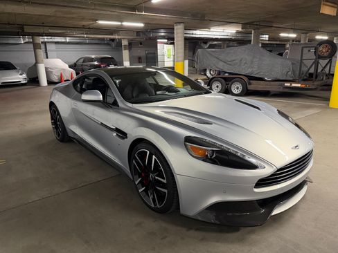 Used 2016 Aston Martin Vanquish Coupe 2D image 12