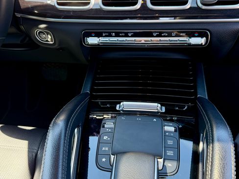 Used 2021 Mercedes-Benz GLS 450 4MATIC image 19