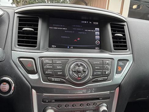 Used 2019 Nissan Pathfinder SL FWD image 11