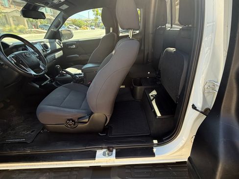 Used 2019 Toyota Tacoma TRD Off-Road w/ Technology Package AWD/4WD image 9