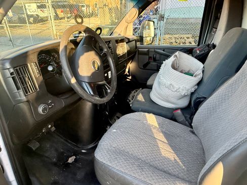 Used 2014 Chevrolet Express 3500 Extended w/ Chrome Appearance Package RWD image 17