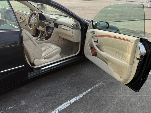 Used 2005 Mercedes-Benz CLK 320 Cabriolet image 14