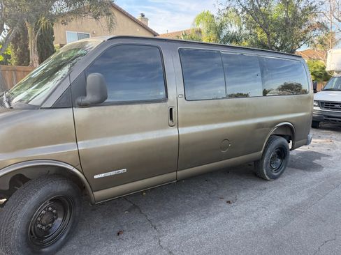 Used 2002 GMC Savana 2500 Passenger image 9