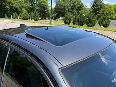 Used 2017 BMW 340i xDrive Sedan AWD/4WD image 14