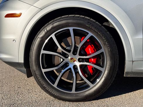 Used 2024 Porsche Cayenne S image 11