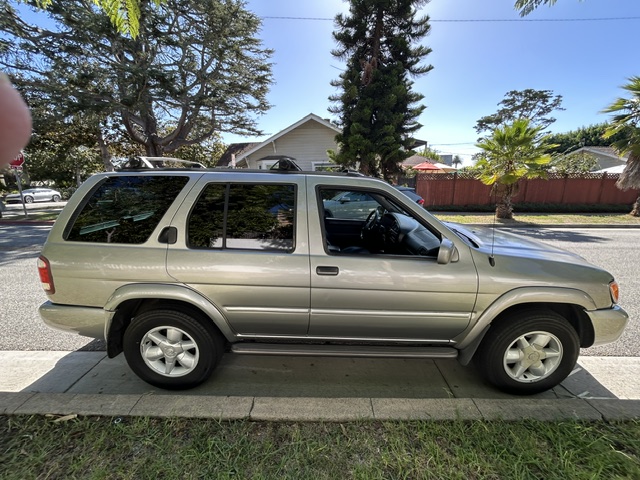 Used 2001 Nissan Pathfinder LE RWD image 9