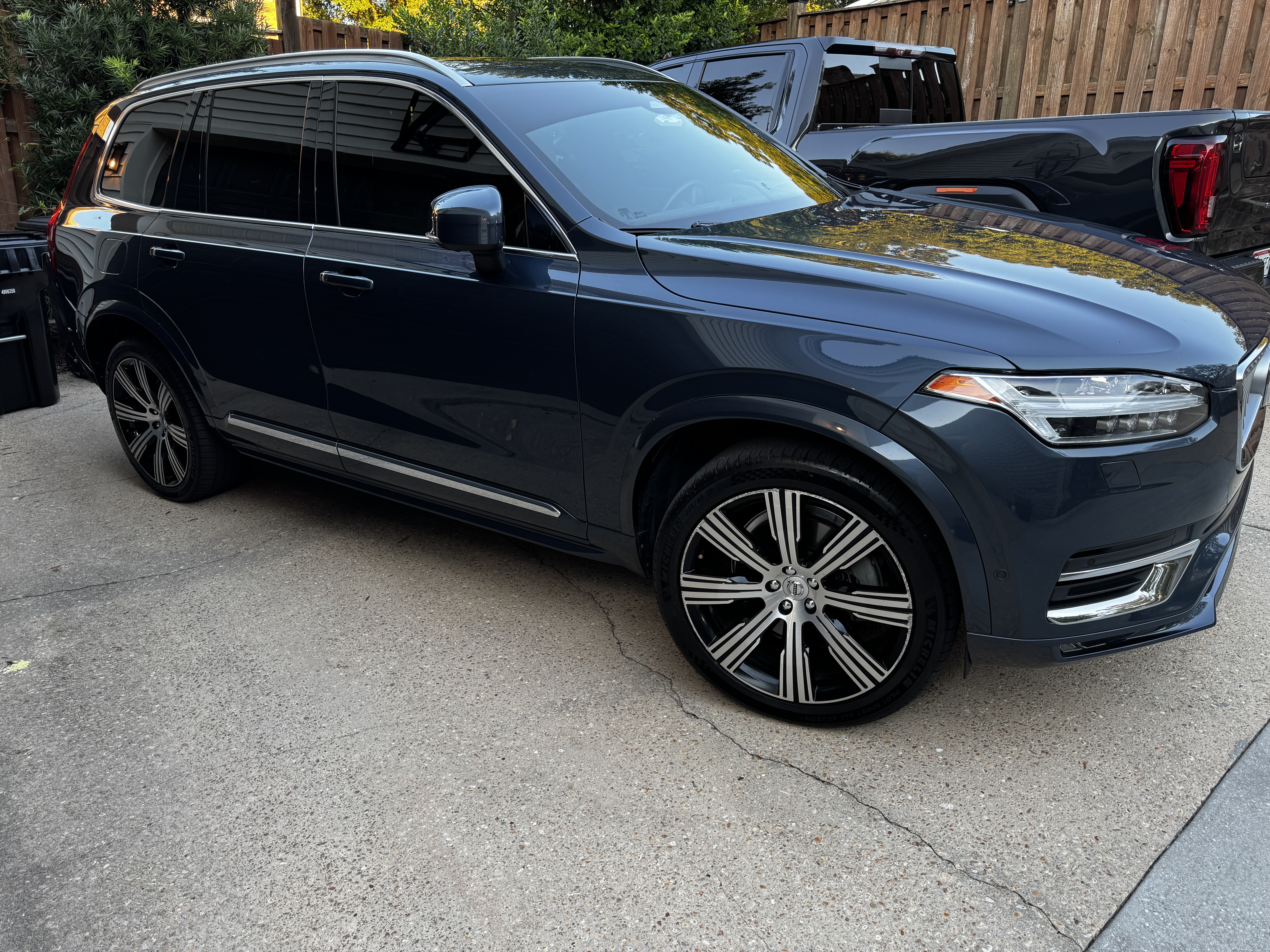 Used 2023 Volvo XC90 B6 Ultimate w/ Lounge Package AWD/4WD image 2