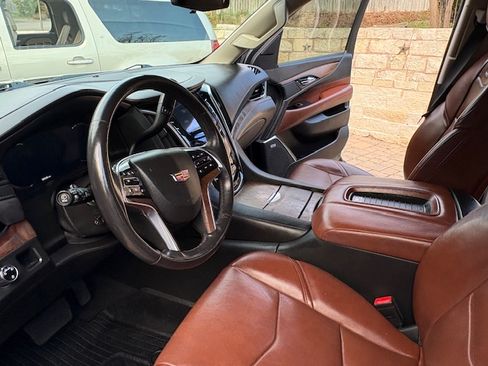 Used 2019 Cadillac Escalade ESV Luxury w/ Escalade Sport Edition RWD image 10