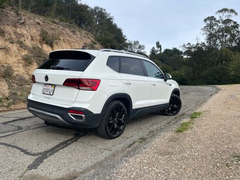 Used 2022 Volkswagen Taos SE image 6