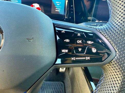 Used 2024 Volkswagen Golf R image 10