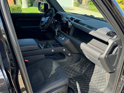 Used 2023 Land Rover Defender 110 image 9