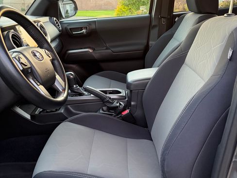 Used 2021 Toyota Tacoma TRD Sport w/ Technology Package RWD image 14