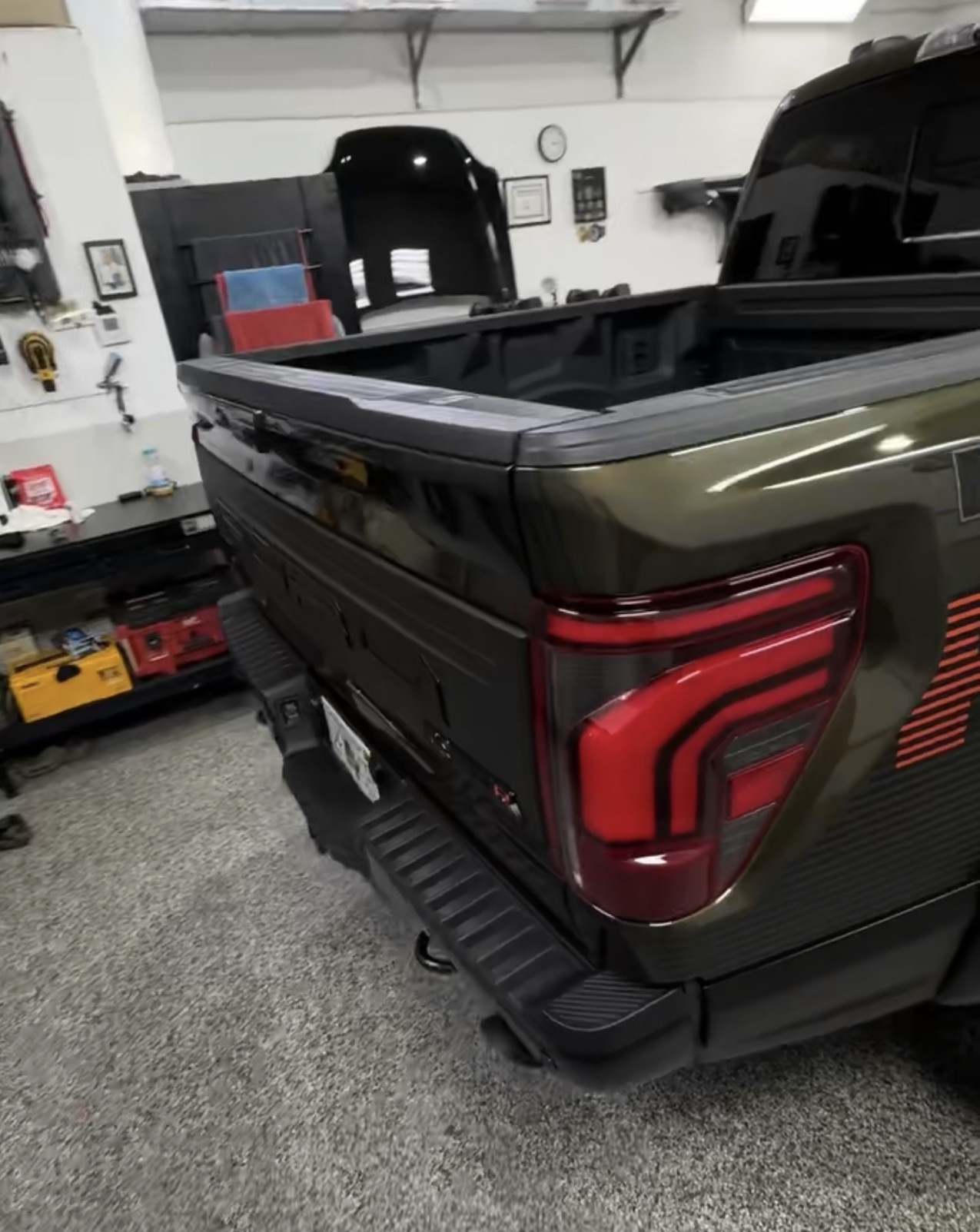 Used 2025 Ford F150 Raptor w/ Equipment Group 803A Raptor R AWD/4WD image 4