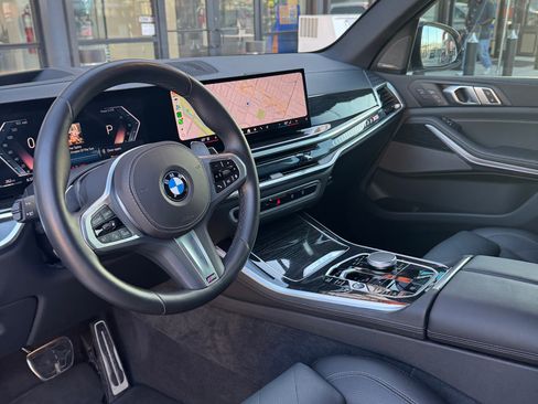 Used 2025 BMW X5 xDrive40i w/ M Sport Package image 9