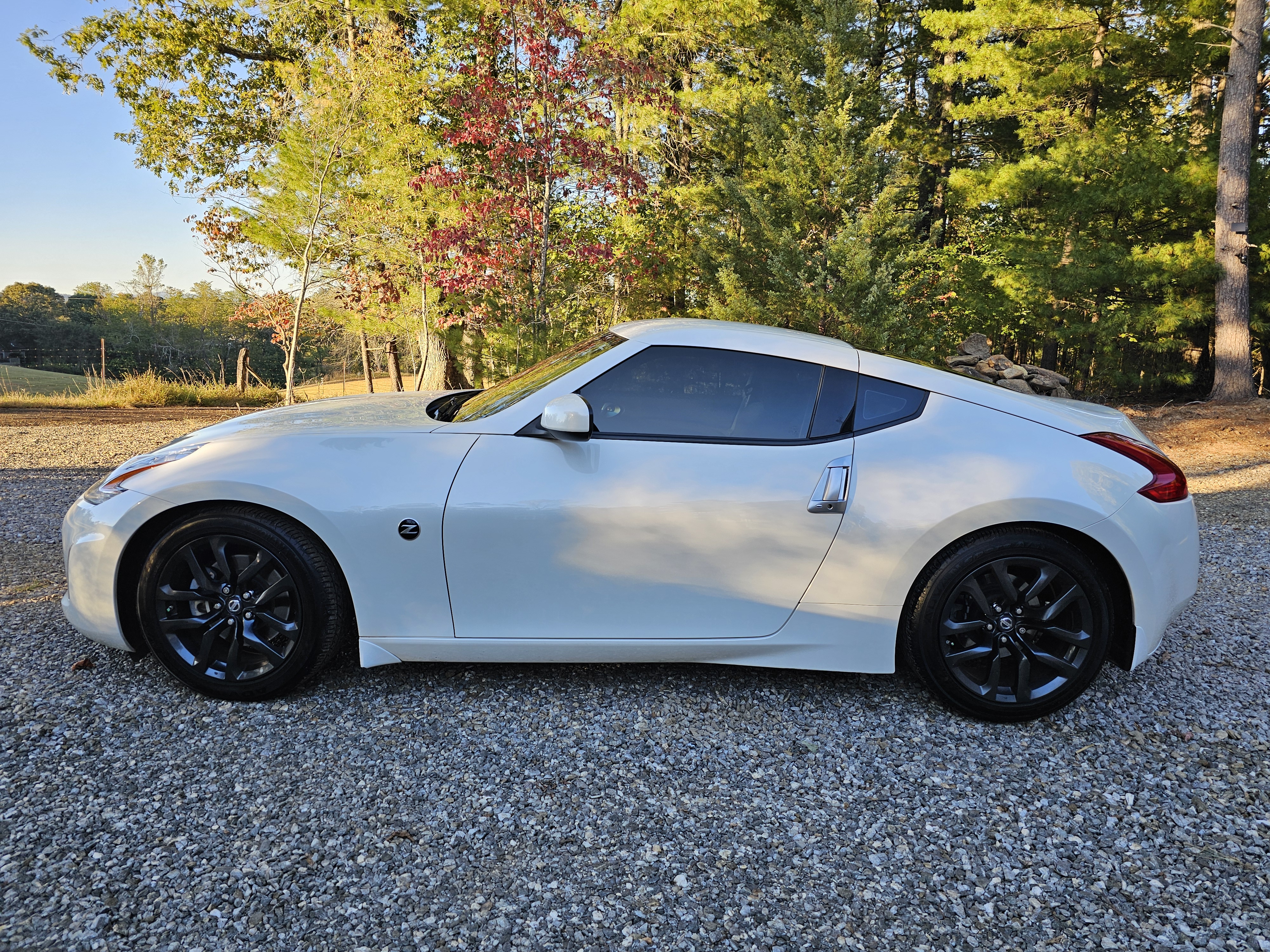 Used 2016 Nissan 370Z Coupe RWD image 2
