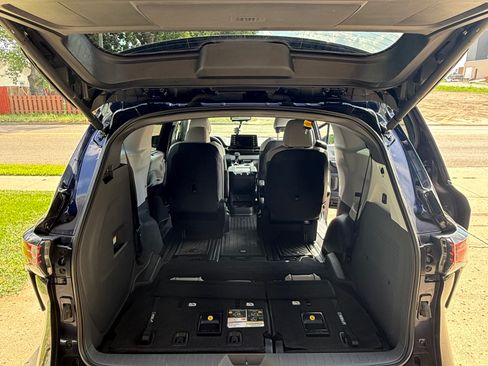 Used 2023 Toyota Sienna XSE image 6