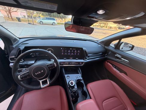 Used 2025 Kia Sportage SX Prestige image 8