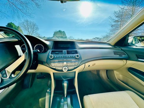 Used 2010 Honda Accord LX image 9