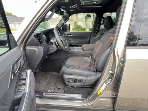 Used 2024 Lexus GX 550 AWD/4WD image 15