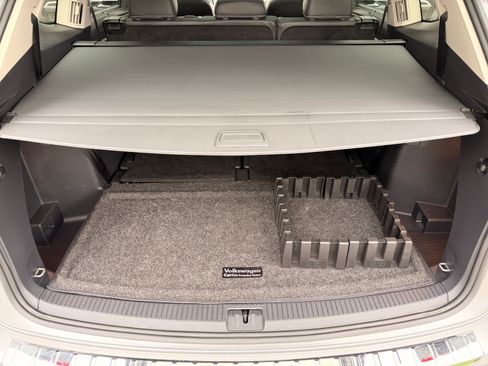 Used 2022 Volkswagen Atlas SEL Premium image 11