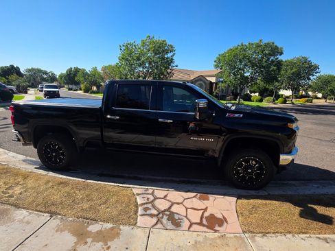 Used 2020 Chevrolet Silverado 2500 LTZ w/ LTZ Plus Package image 6